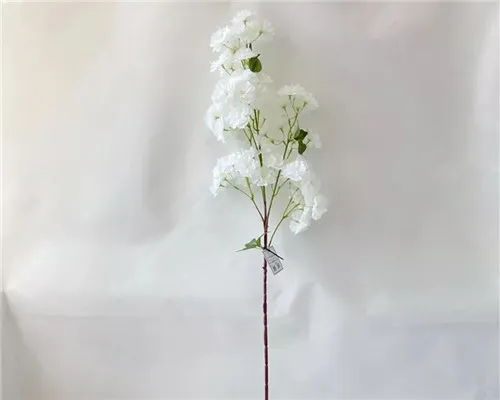 Jak jedwabne kwiaty wiśni replikują delikatną konsystencję prawdziwych płatków Sakura?