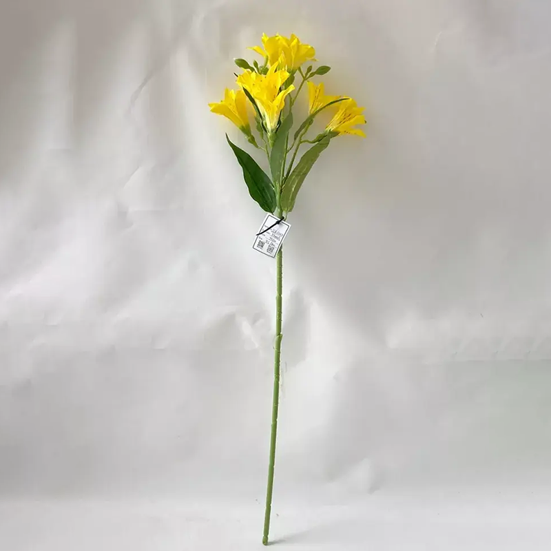 Jedwabny sztuczny kwiat lilii